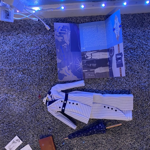 Franklin Mint Titanic Rose collection with trunk and full wardrobe - Picture 11 of 17